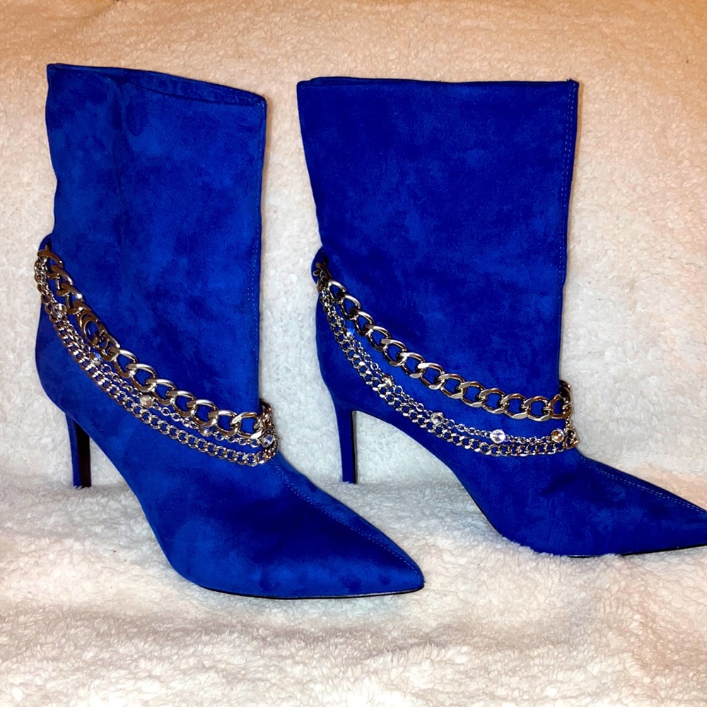 Blue Suede Guess Dasilda ankle boots with three chrome jewels layers.